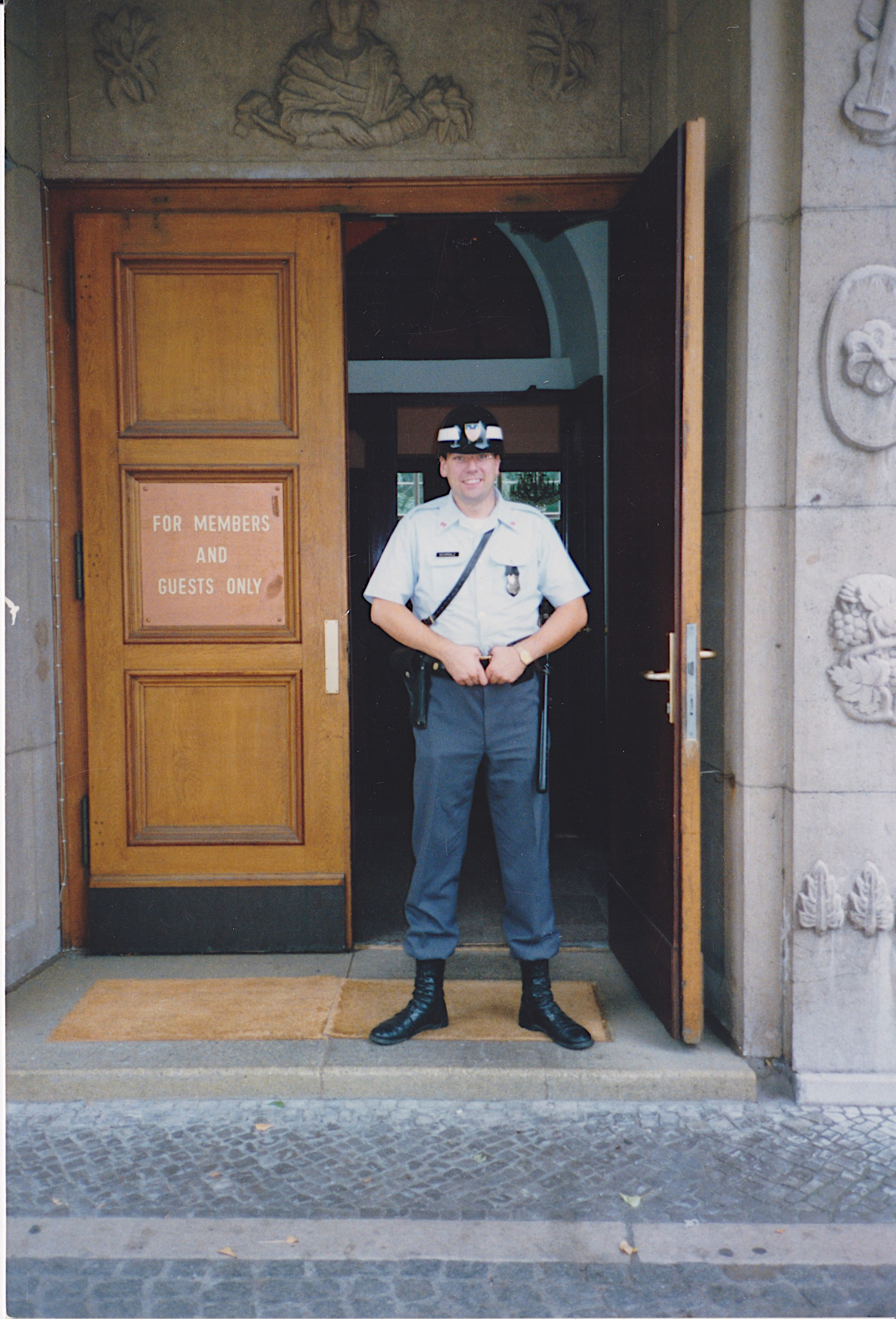Wachsoldat zum Hauptquartier des CIA in Berlin-Dahlem