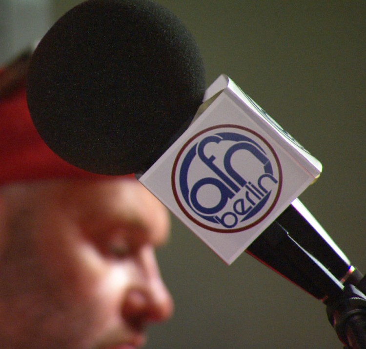 On stage - AFN The Juice 2010 - in the background: DJ Tommaxx (Thomas Andre)