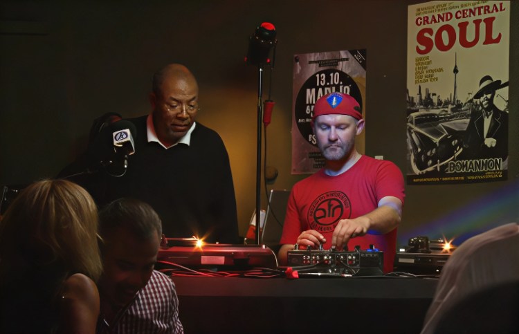 Jim McCauley – The Magnificent Magoo + DJ Tommaxx