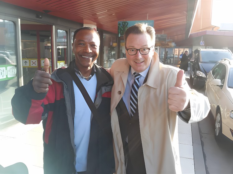 Dan Simmons (AFN Berlin) und Dr. Nikolaus Andre (MIO/Soul-Jazz.de) am 20. März 2014, Berlin-Tegel